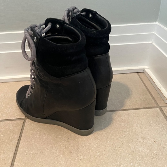 Stylish Black Wedge Sneakers - Picture 3 of 5